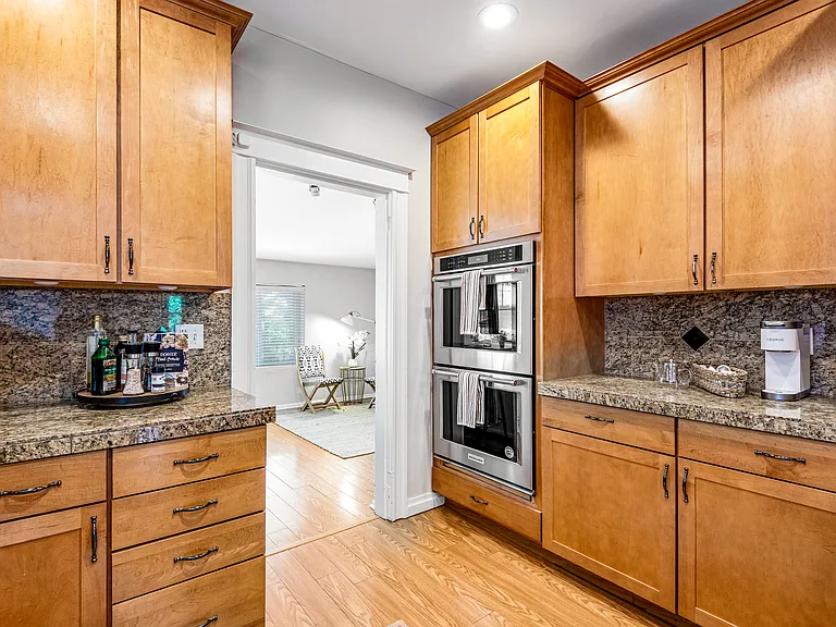 719 S Clarkson St — Photo 15