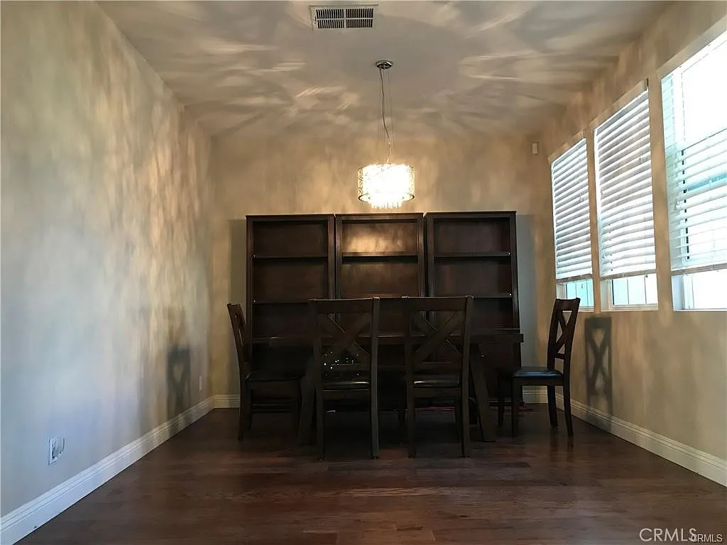 5 bed, 4.5 bath, 3436 sqft, $4,200 — Photo 4