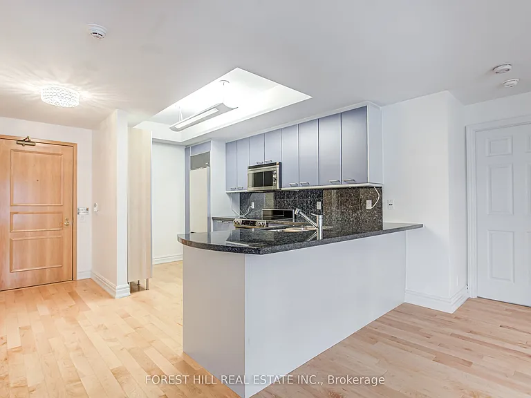 38 Avenue Rd #201 — Photo 16