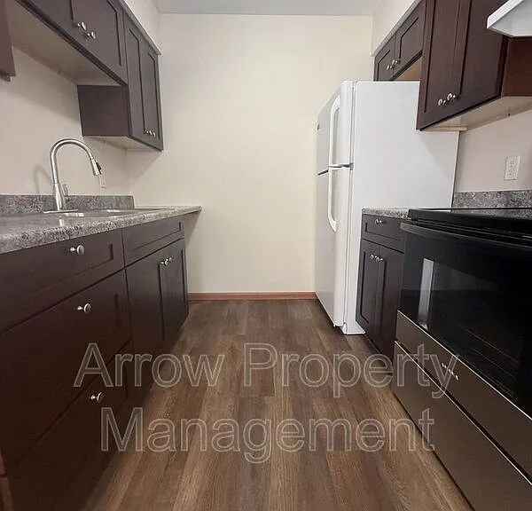 1340 S Jackson St — Photo 2
