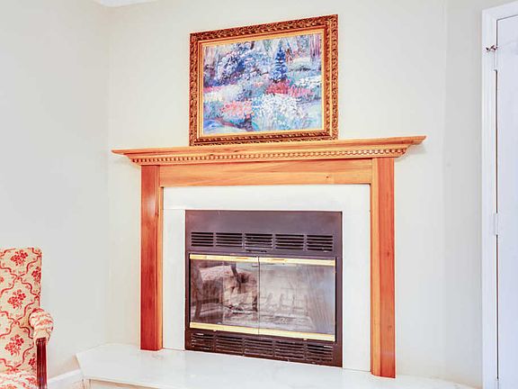 5th image of 7814 Village Dr