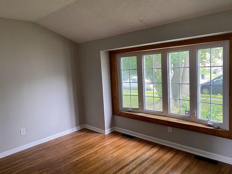 214 Marion Ave — Photo 2
