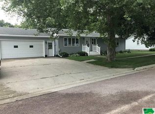 418 N Rutledge St, Paullina, IA 51046