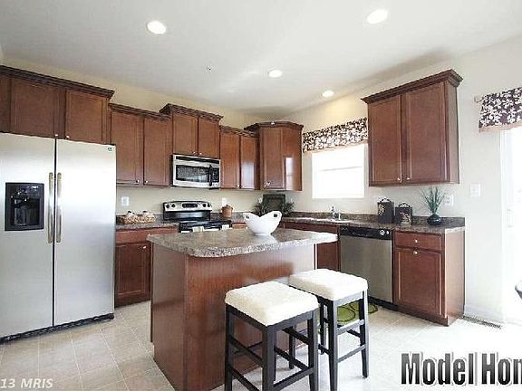 2nd image of 811 Wingsail Ct