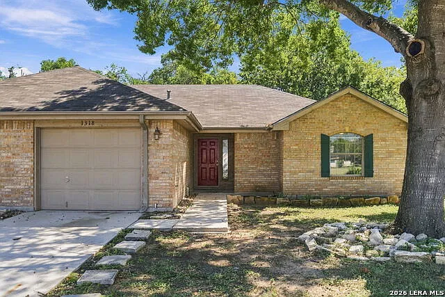 3 bed, 2.0 bath, 2406 sqft, $1,700 — Photo 3