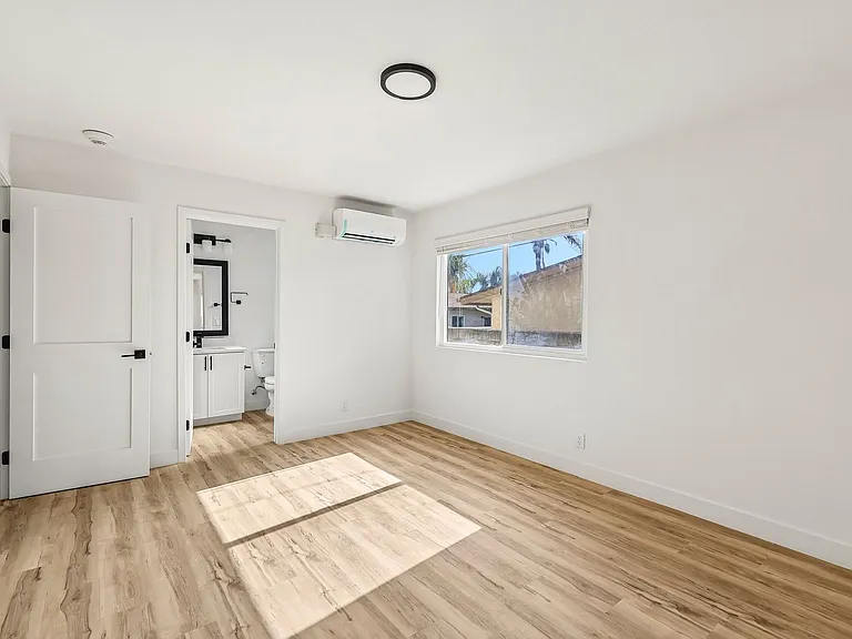The Crest |NEWLY Renovated Studios, Lofts, 1, 2 & 3 Bedroom Homes Near the Beach — Photo 37