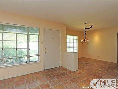 4th image of 402 E Nottingham Dr