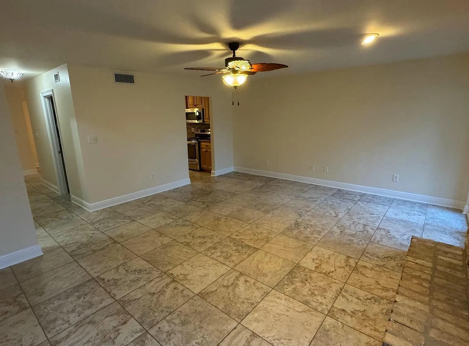 2 bed, 2.5 bath, 1340 sqft, $1,700 — Photo 3