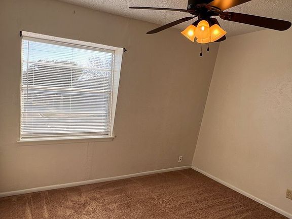 5th image of 1303 Wales Dr APT A