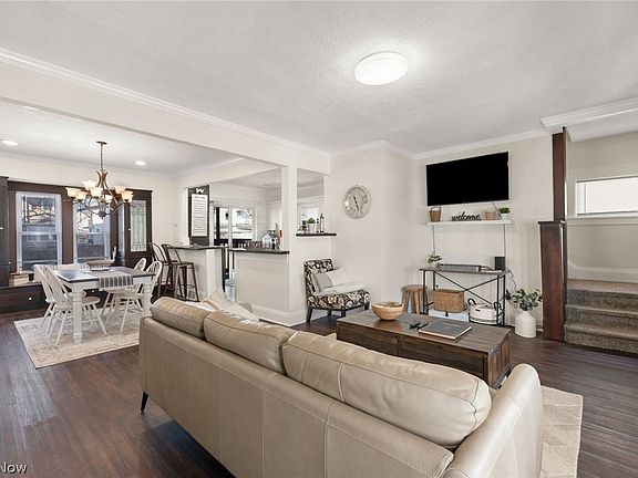 3rd image of 3434 W 122nd St