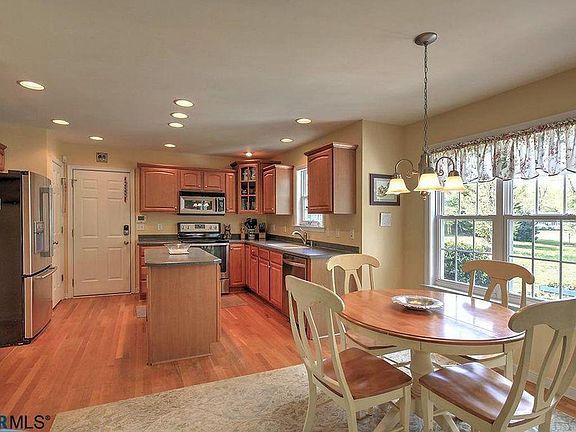 5th image of 64 Southridge Dr