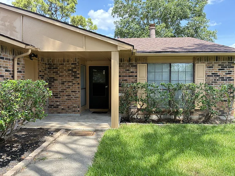 2715 Kingfisher Dr — Photo 3