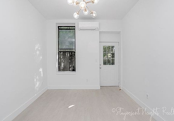 5th image of 346 Greene Ave