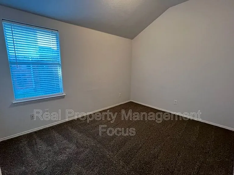 1004 Trickham Dr — Photo 13
