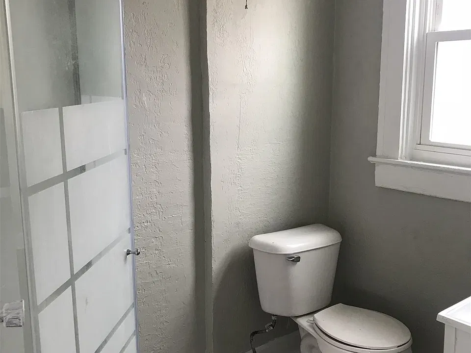1918 Washington Bathrom