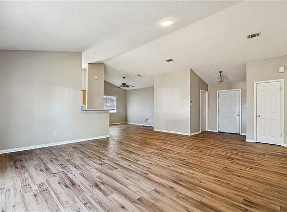 3rd image of 1053 Fairfax Dr