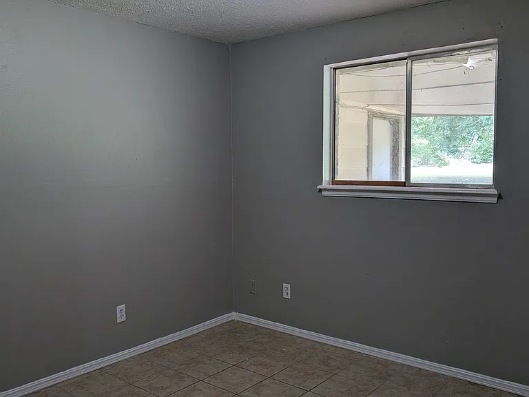 3416 Eastwood Cir — Photo 11