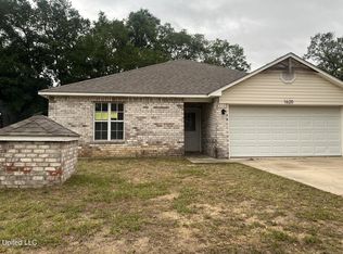1620 Porpoise St, Ocean Springs, MS 39564