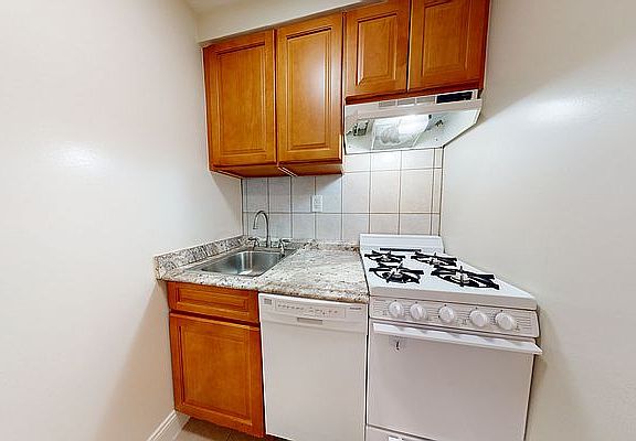 5th image of 227 E 83rd St APT 4A
