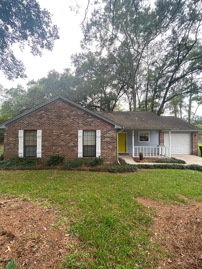 Sprawling home in NW Tallahassee — Photo 1