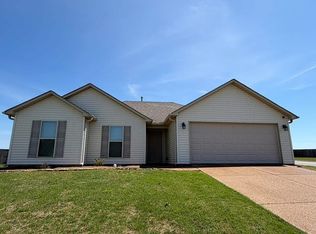 6 Clovewood Cv, Three Way, TN 38343