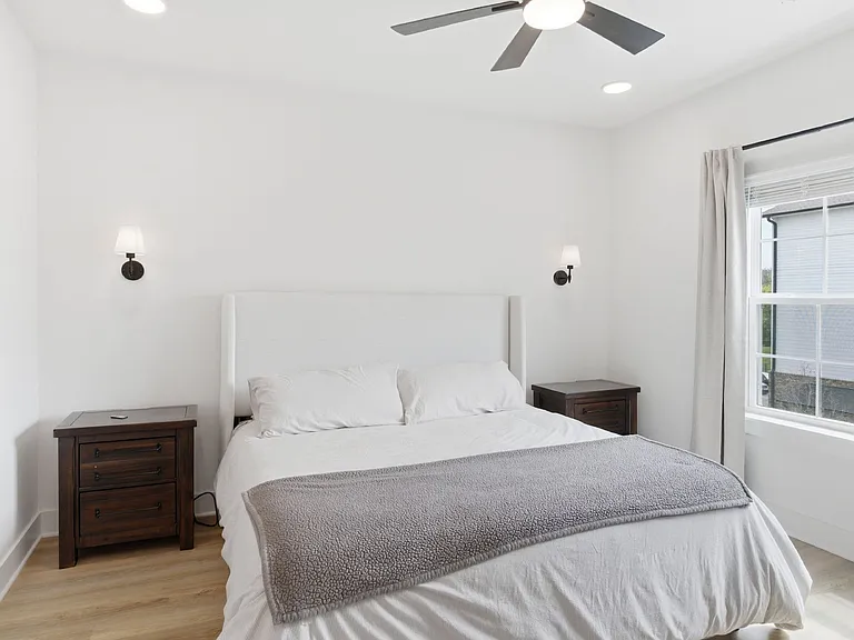 700 N Dupont Ave #311 — Photo 24