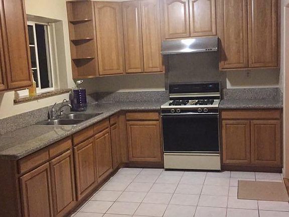 2nd image of 8834 Mission Dr