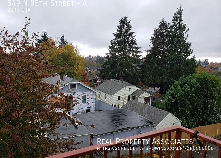 Large 2 Bedroom 1 Bth apartment in standalone building! Rare opportunity! — Photo 4