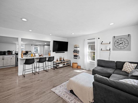 5th image of 3404 W Heroy Ave