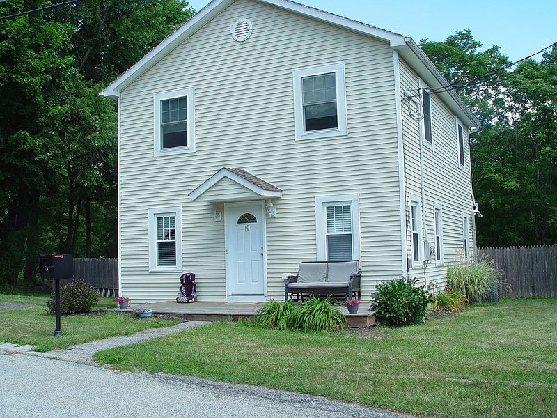 1st image of 10 Hillside Dr