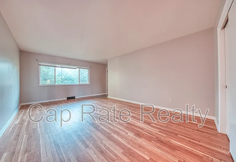 26 S Hampton Rd #D — Photo 4