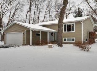 2710 Pilgrim Ln N, Plymouth, MN 55441