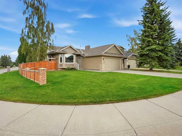 72 Sunlake Rd SE, Calgary, AB T2X 3G1