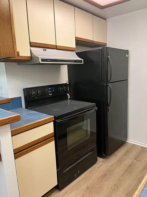 Stove and Refrig included