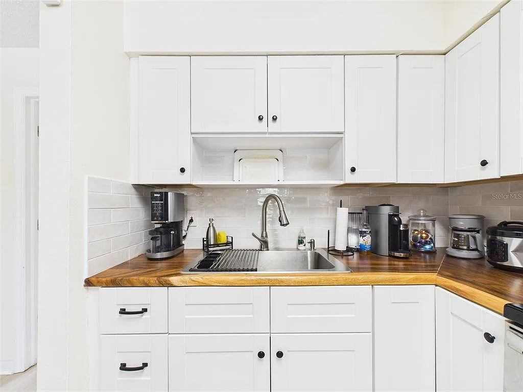 3 bed, 1.0 bath, 809 sqft, $1,750 — Photo 4