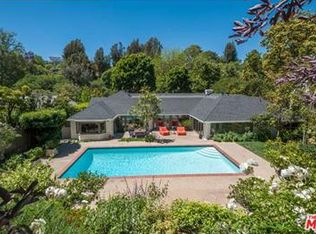 920 Moraga Dr, Los Angeles, CA 90049