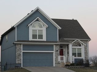821 S Sycamore St, Gardner, KS 66030