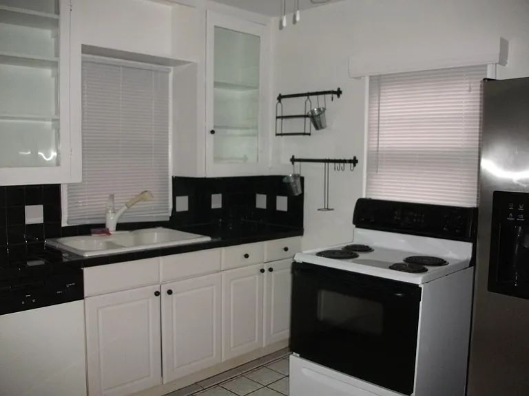 917 Tequesta St — Photo 14