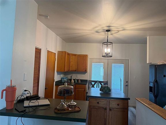 5th image of 3419 Seneca St