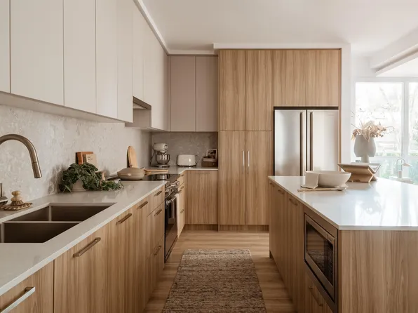 2380 Emery Ct #202, North Vancouver, BC V7J 0E5