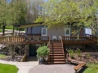 4496 Park Manor Dr, Jamestown, PA 16134