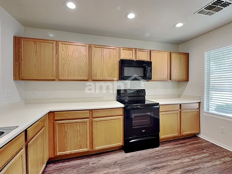 18554 W Mariposa Dr — Photo 4