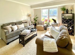 220 W Hawley St, Mundelein, IL 60060