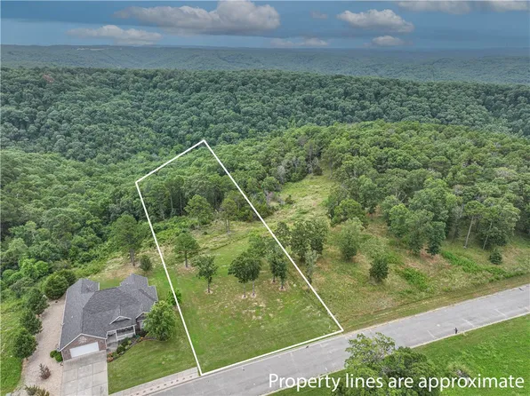 26 Park Dr #23, Eureka Springs, AR 72631