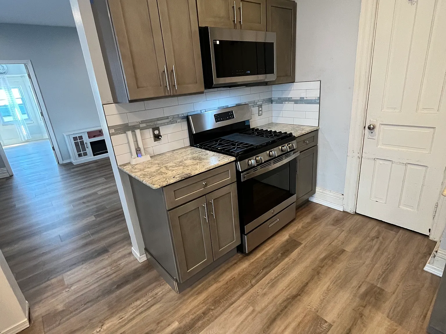 3 bed, $1,400 — Photo 4