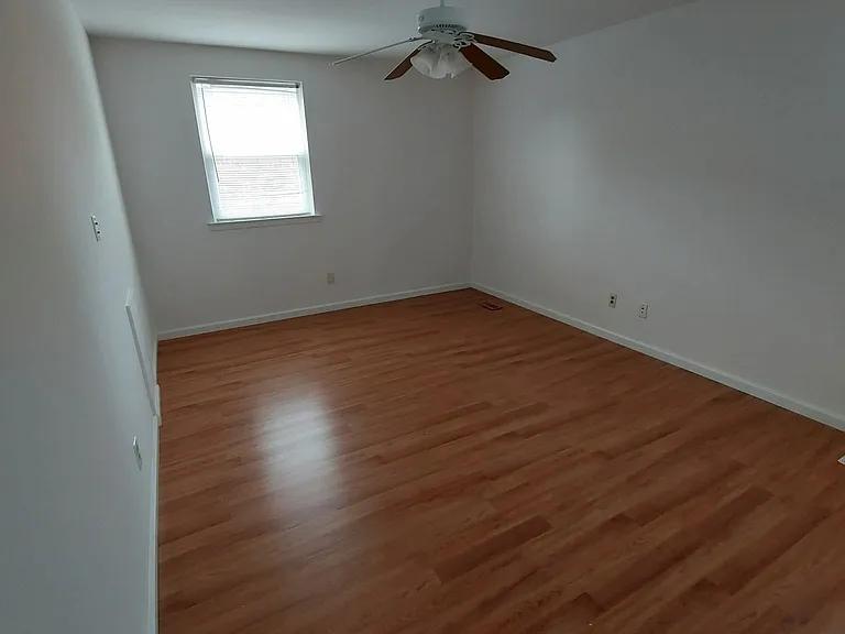 11702 Lockart Rd — Photo 2