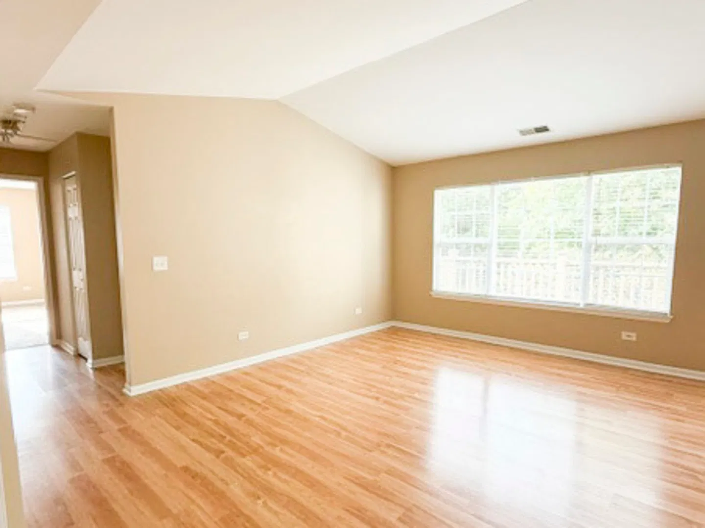 2 bed, 974 sqft, $1,750 — Photo 3