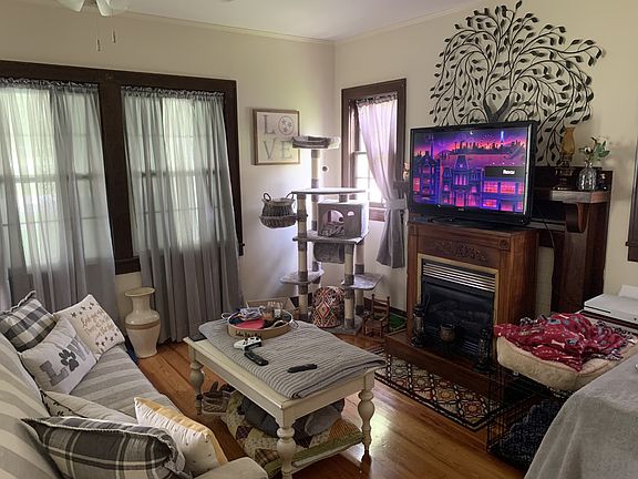 4th image of 208 Hobson Ave