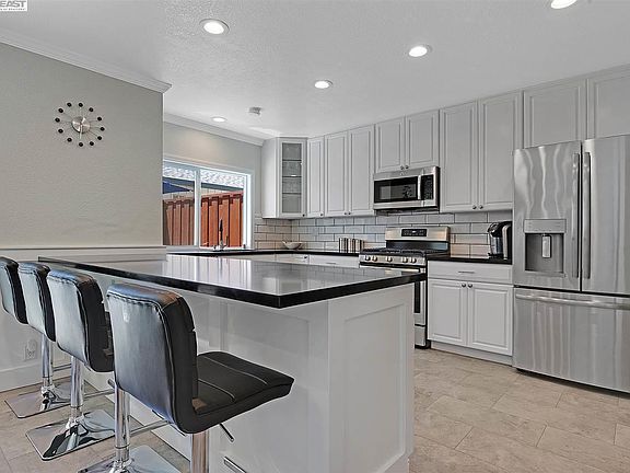 2nd image of 4205 Comet Cir