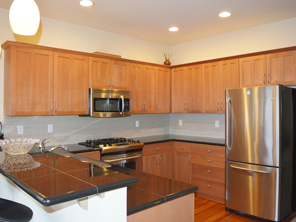 Stainless still appliances, Fridge, Oven, microwave and cooking range
